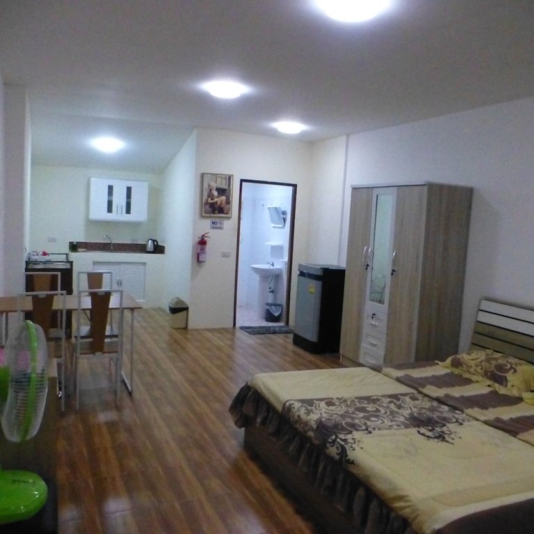Бан-Мак-Хен: 2 Double Bedroom Pool Apartment With Extensive Kitchen Dining Room Wi-fi Aircon