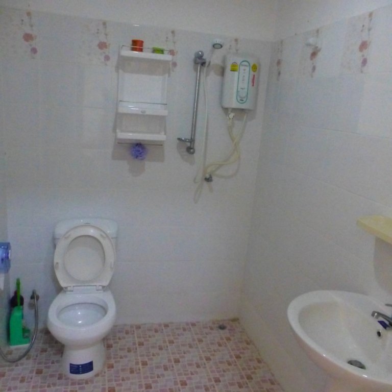 Бан-Мак-Хен: 2 Double Bedroom Pool Apartment With Extensive Kitchen Dining Room Wi-fi Aircon