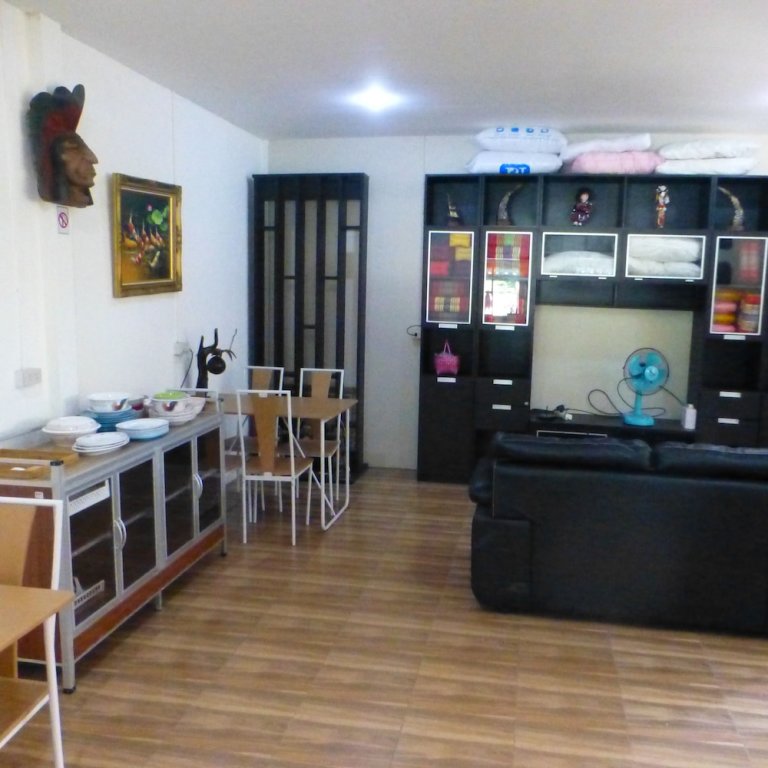 Бан-Мак-Хен: 2 Double Bedroom Pool Apartment With Extensive Kitchen Dining Room Wi-fi Aircon