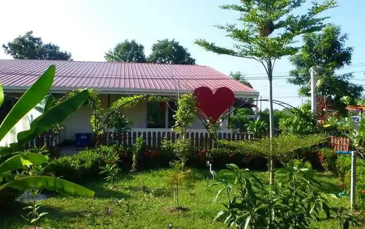 Бан-Мак-Хен: 2 Double Bedroom Pool Apartment With Extensive Kitchen Dining Room Wi-fi Aircon