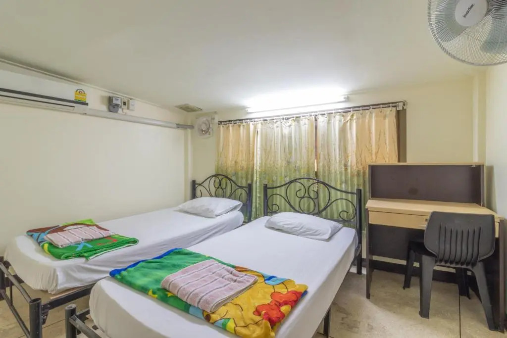 Бангкок: 7 Holder Guesthouse