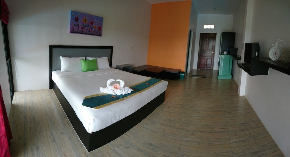Фантон: RoomQuest Chonburi Phanat Nikhom