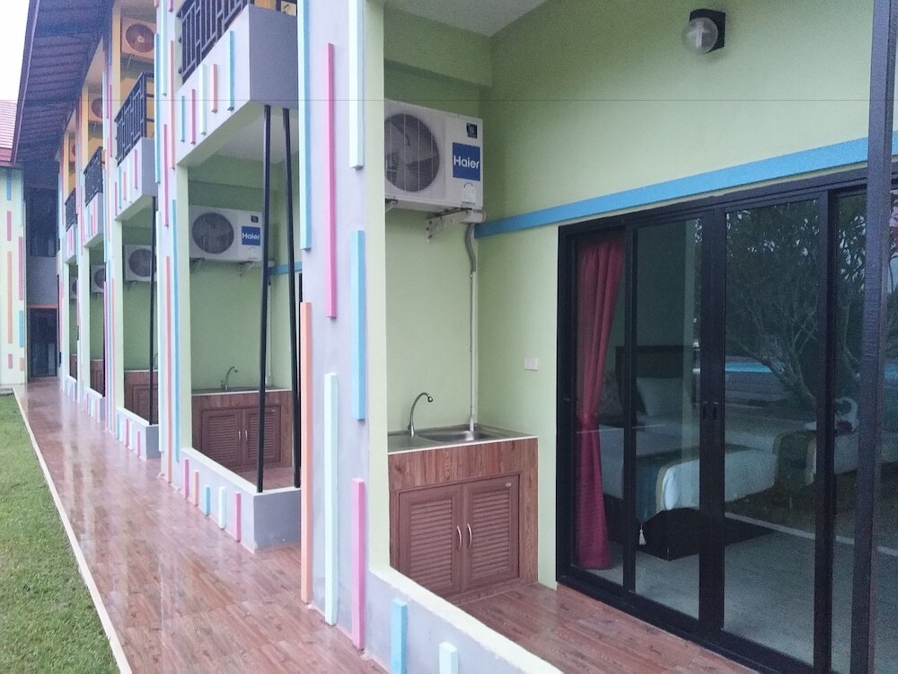Фантон: RoomQuest Chonburi Phanat Nikhom