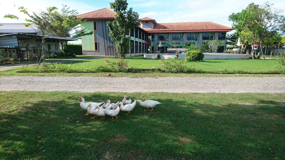 Фантон: RoomQuest Chonburi Phanat Nikhom