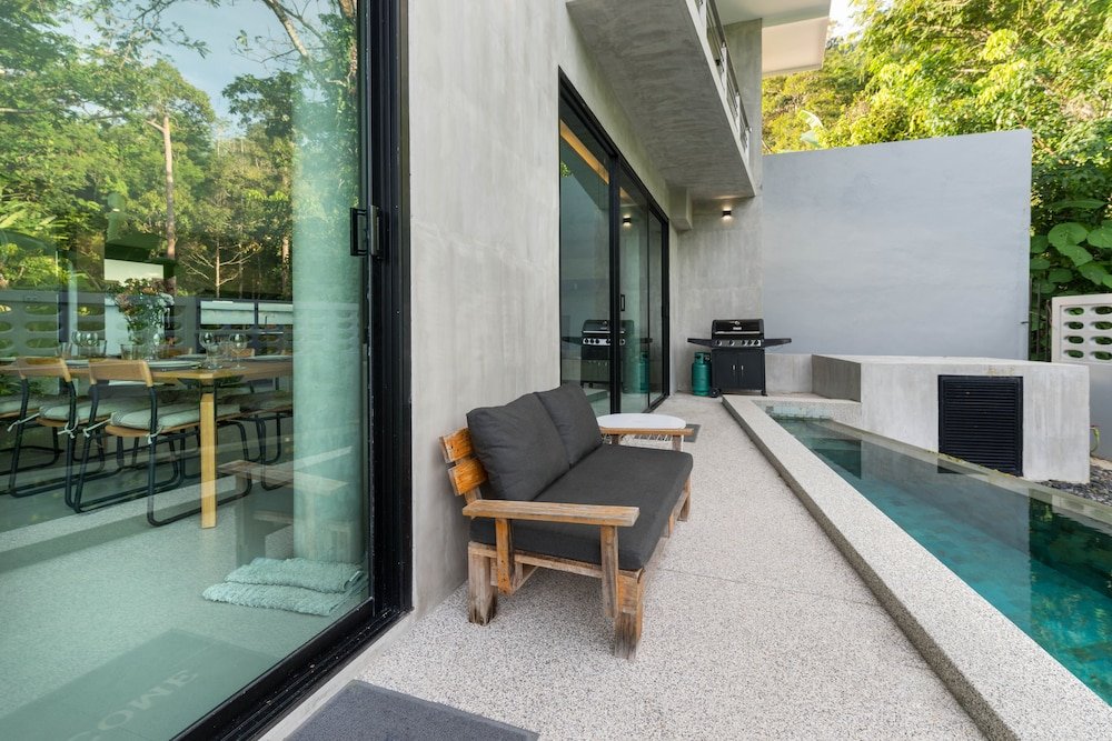 Кату: Luxury 3 Bedroom Pool Villa Angle
