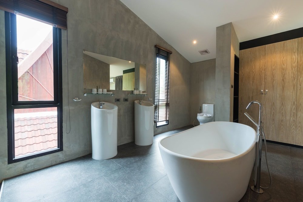 Кату: Luxury 3 Bedroom Pool Villa Angle