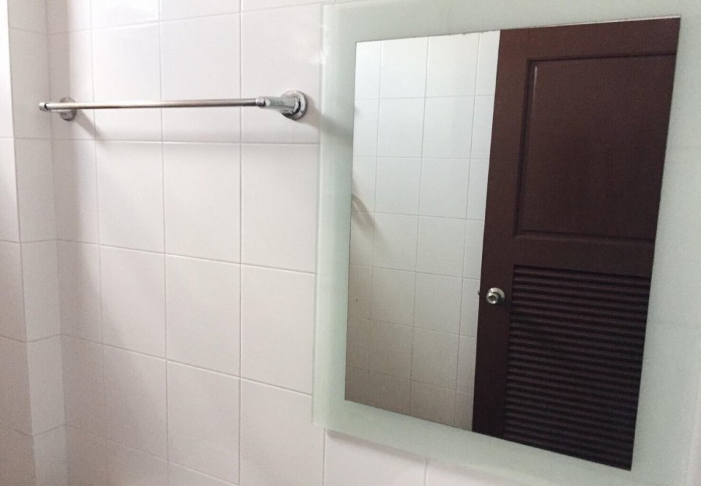Сураттхани: The Room Apartment