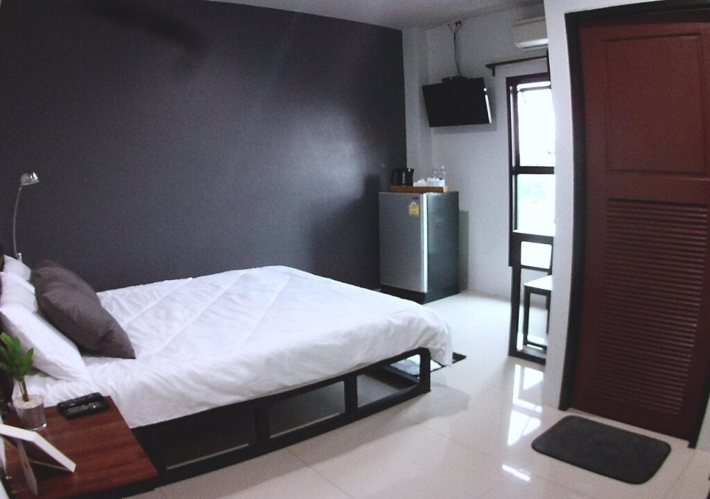 Сураттхани: The Room Apartment