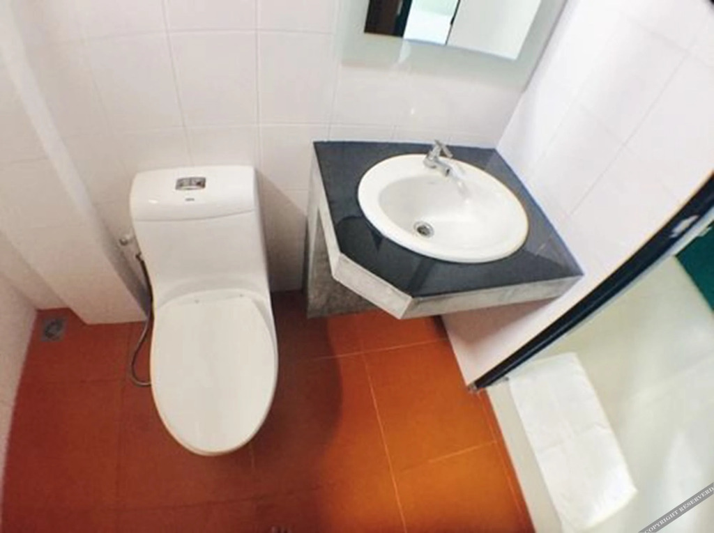 Сураттхани: The Room Apartment