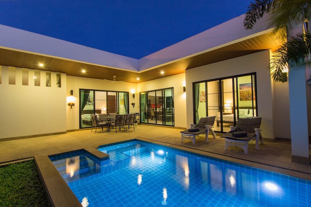 Муанг: West Facing 3BR Pool Villa by Intira