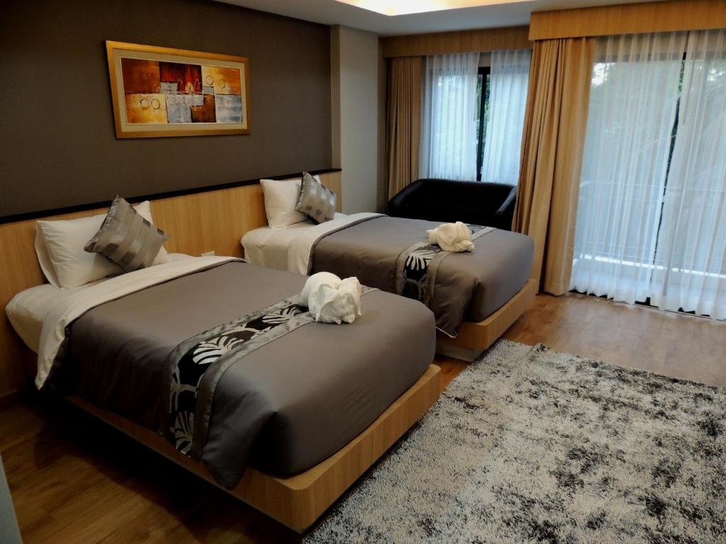 Хатъяй: The Raise Hotel