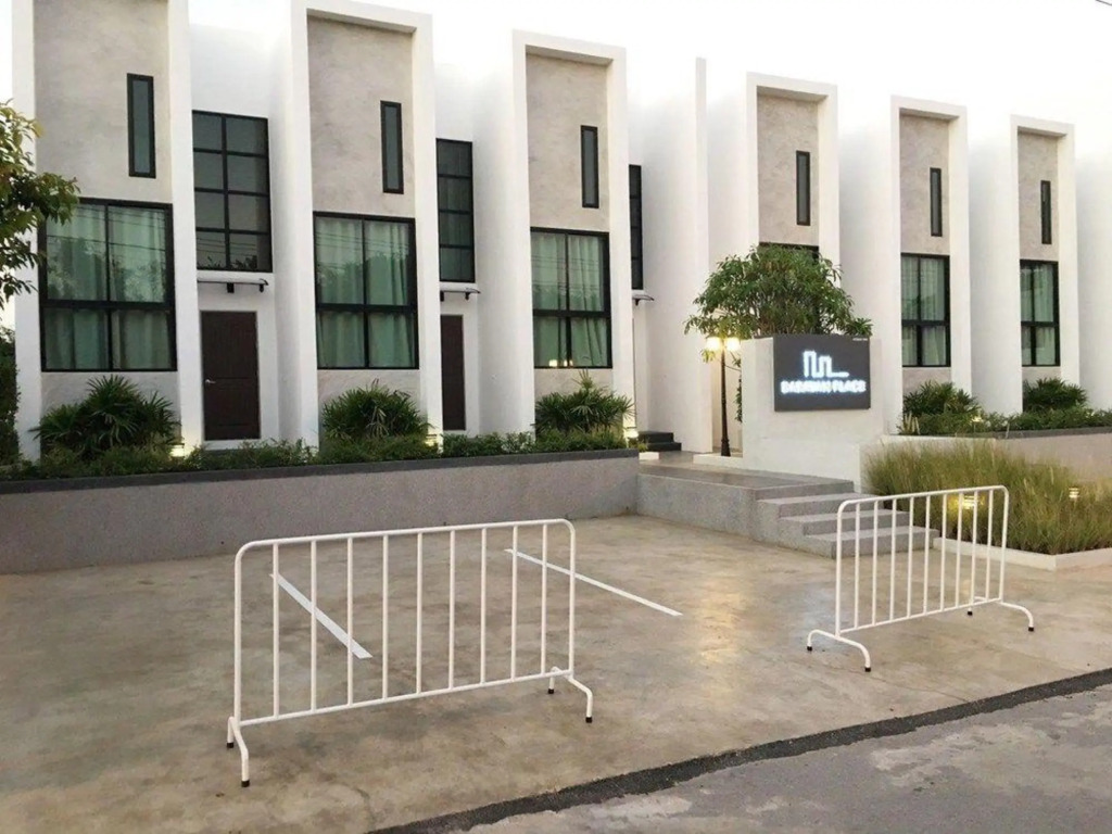 На Чом Тхиан: Barayan Place