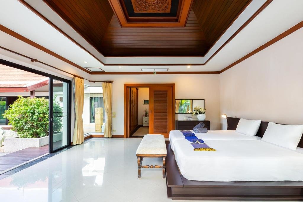 Муанг: Boutique 3BR Pool Villa Bianca NaiHarn