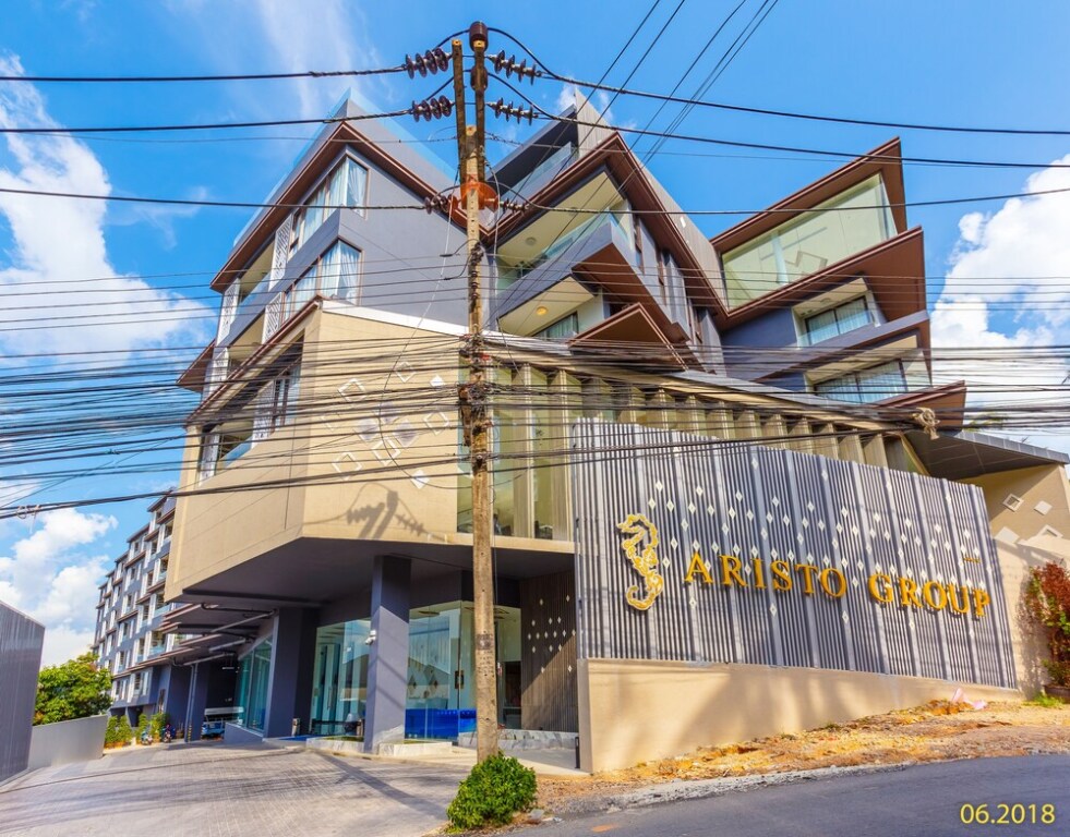 Тхаланг: The Aristo Beach Front 713 by Holy Cow