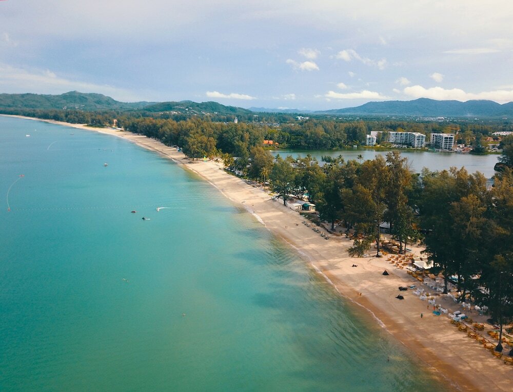 Тхаланг: The Aristo Beach Front 713 by Holy Cow