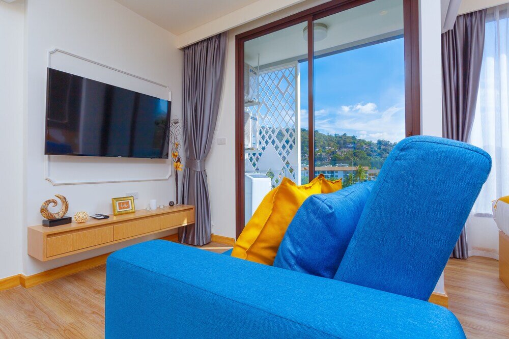 Тхаланг: The Aristo Beach Front 713 by Holy Cow