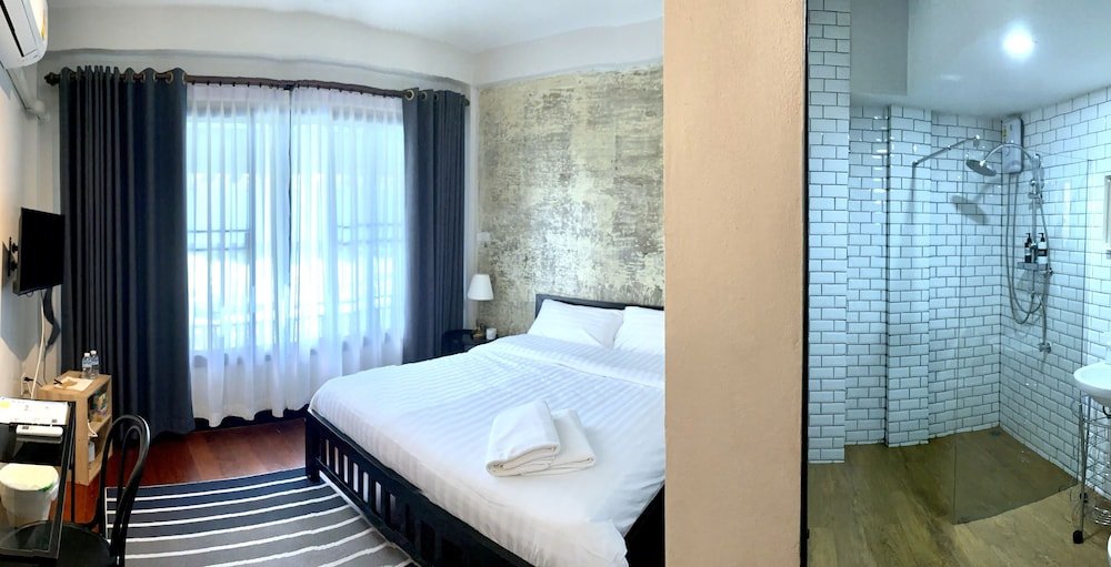 Бангкок: Two One Zero Apartment