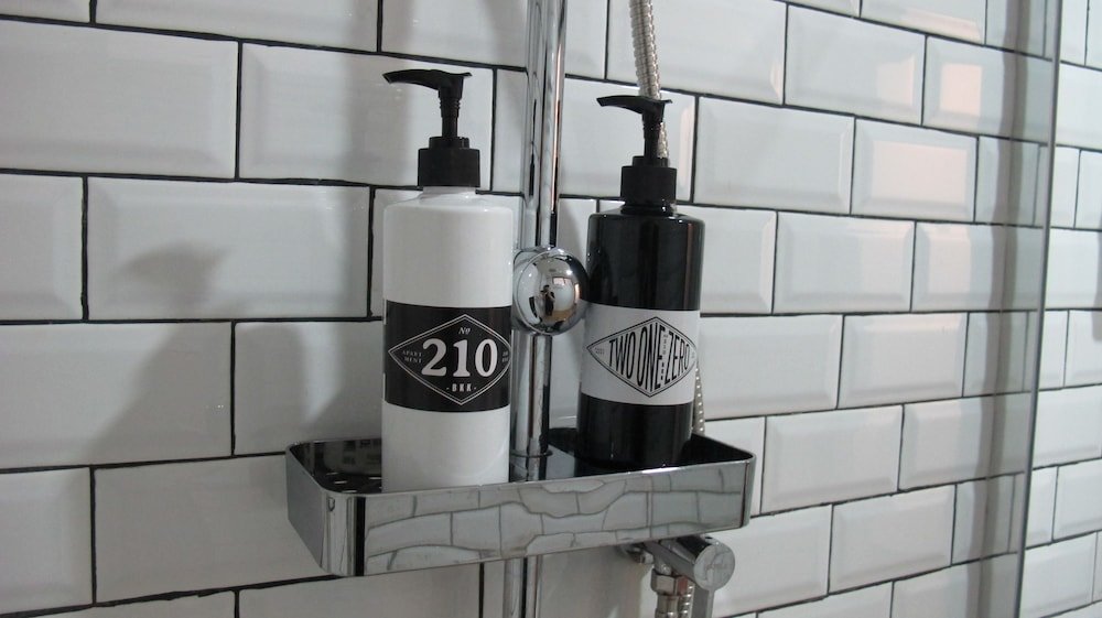 Бангкок: Two One Zero Apartment