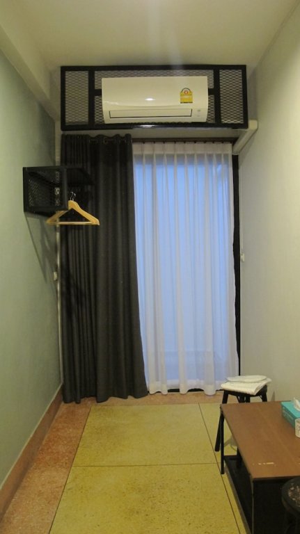 Бангкок: Two One Zero Apartment