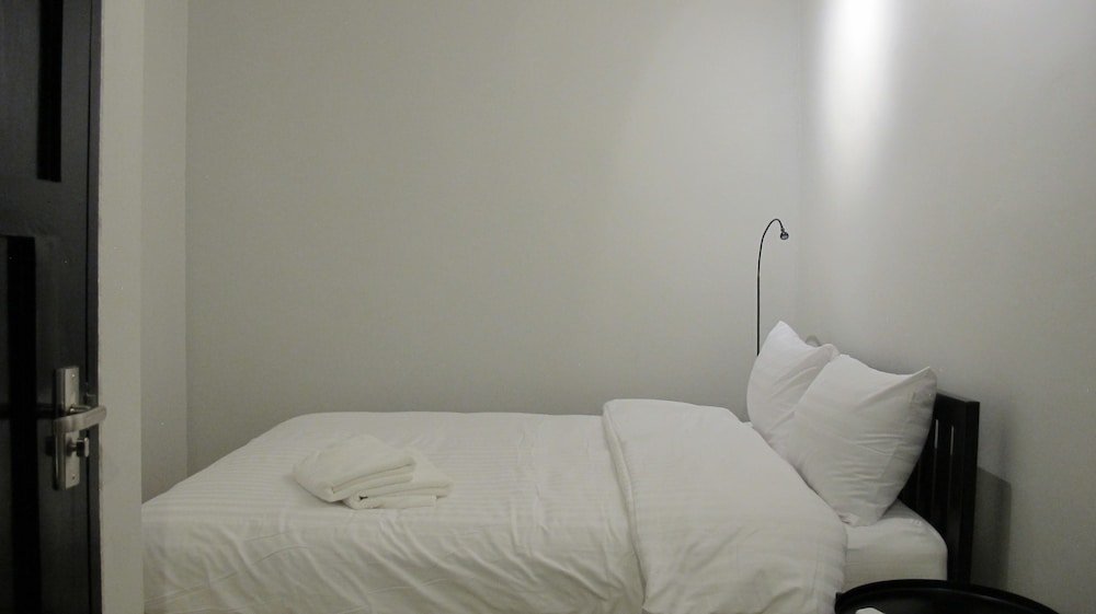 Бангкок: Two One Zero Apartment