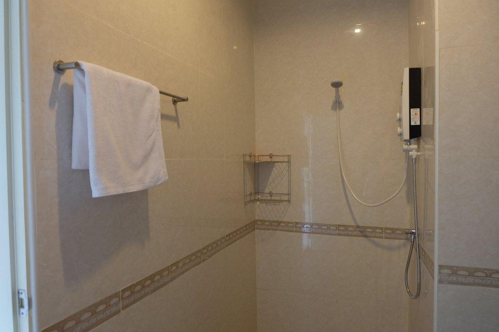 Сураттхани: Tara Apartment
