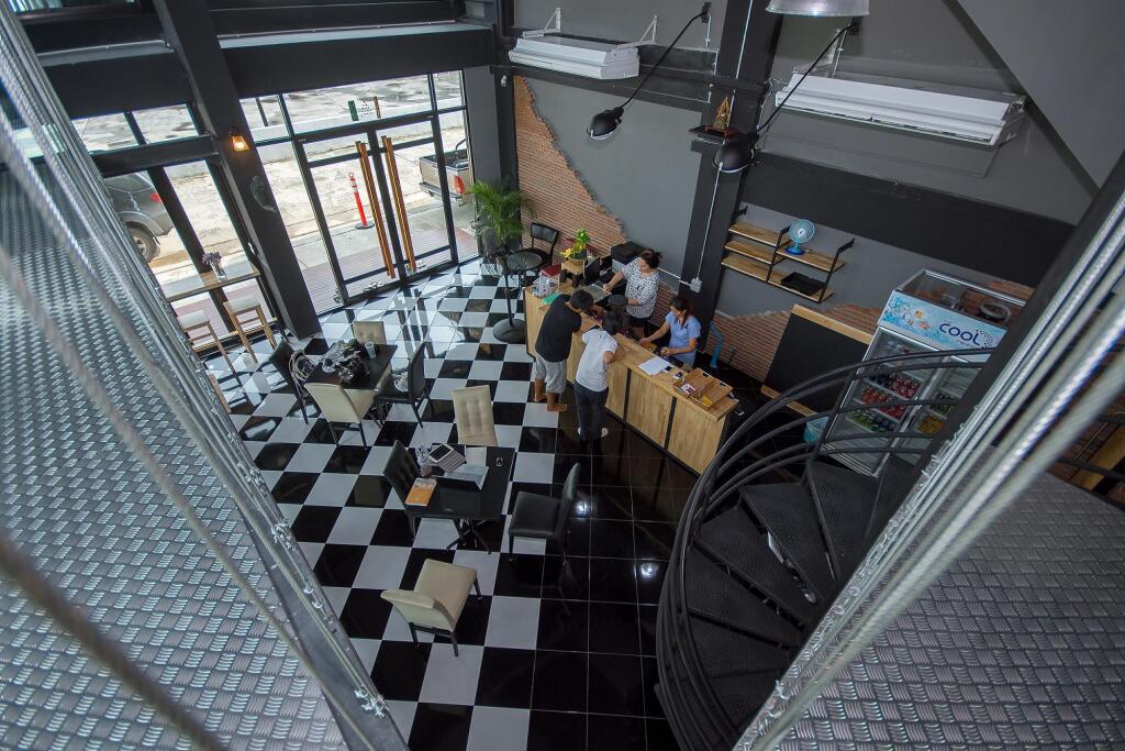 Чонбури: The LogBook Room and Cafe