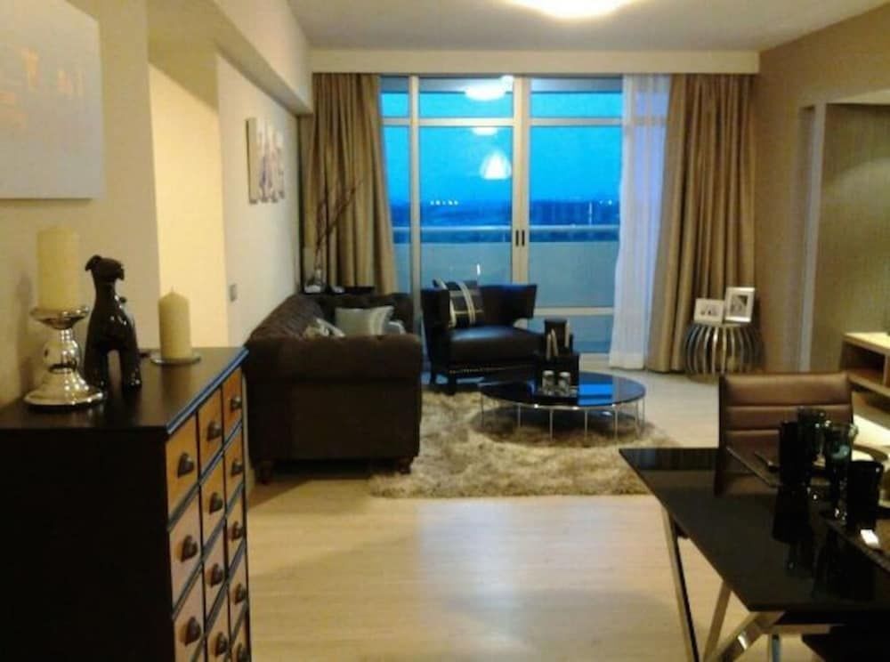 Паккрет: The Lake 3 Condominium