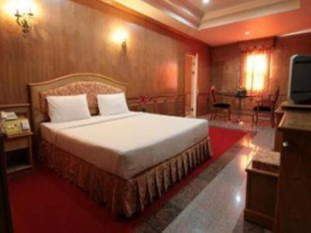 Нонтхабури: 13 Coins Ngamwongwan Hotel