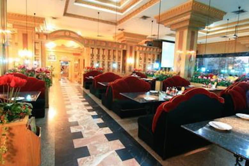 Нонтхабури: 13 Coins Ngamwongwan Hotel