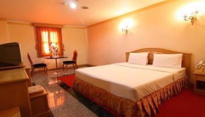 Нонтхабури: 13 Coins Ngamwongwan Hotel
