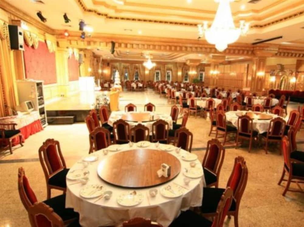 Нонтхабури: 13 Coins Ngamwongwan Hotel