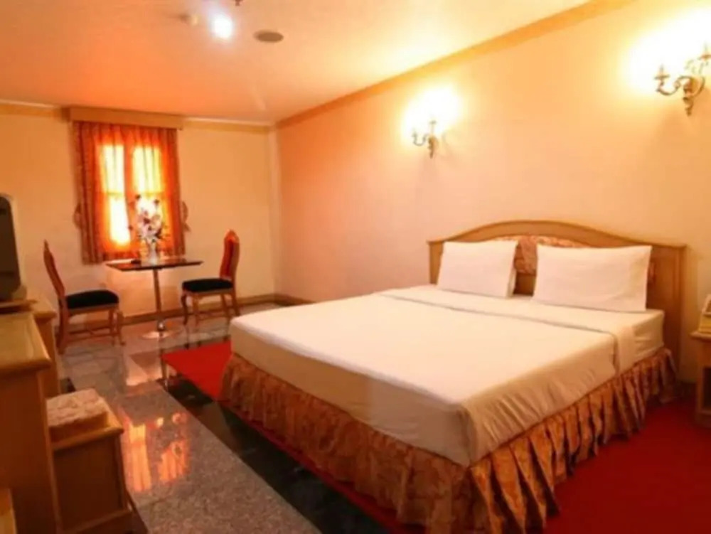 Нонтхабури: 13 Coins Ngamwongwan Hotel