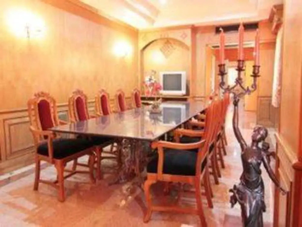 Нонтхабури: 13 Coins Ngamwongwan Hotel