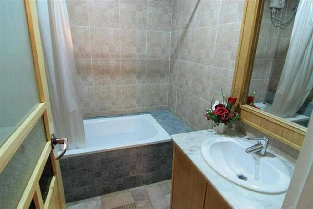 Нонтхабури: 13 Coins Ngamwongwan Hotel