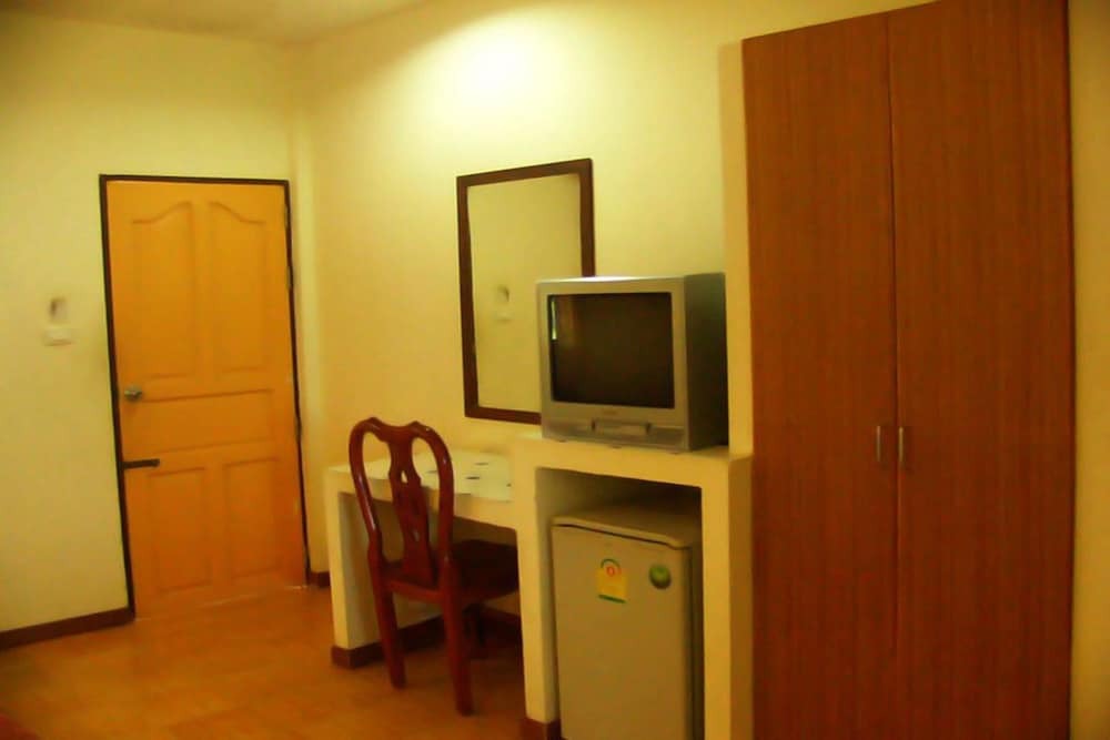 Сурин: Mile Place
