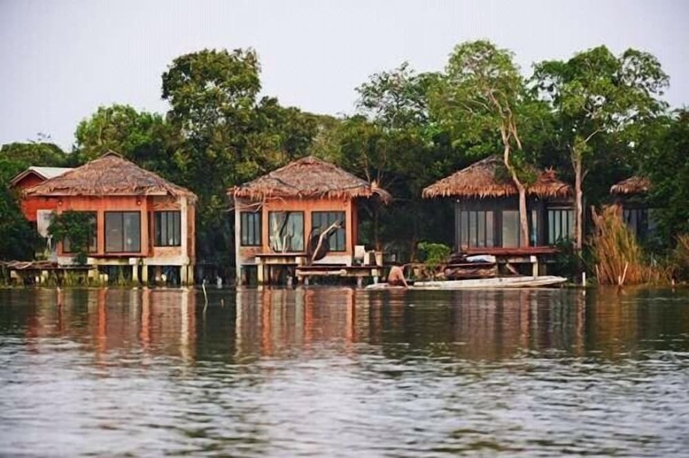 Патталунг: Lake House