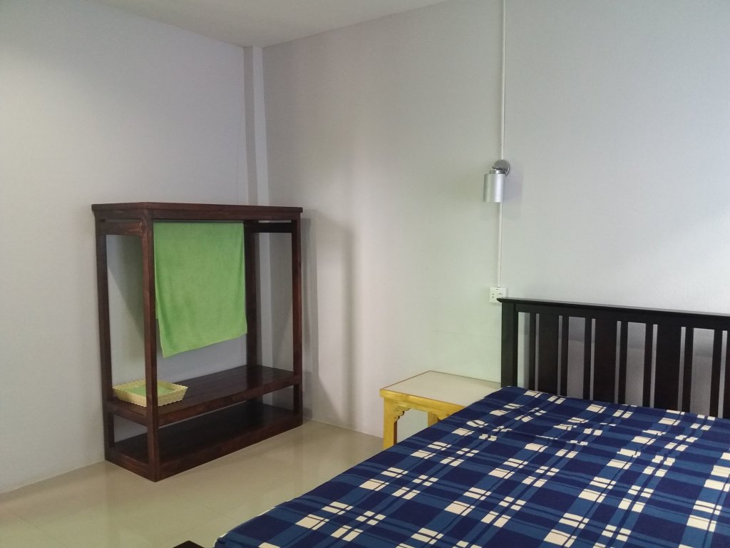 Накхоннайок: Preecha House