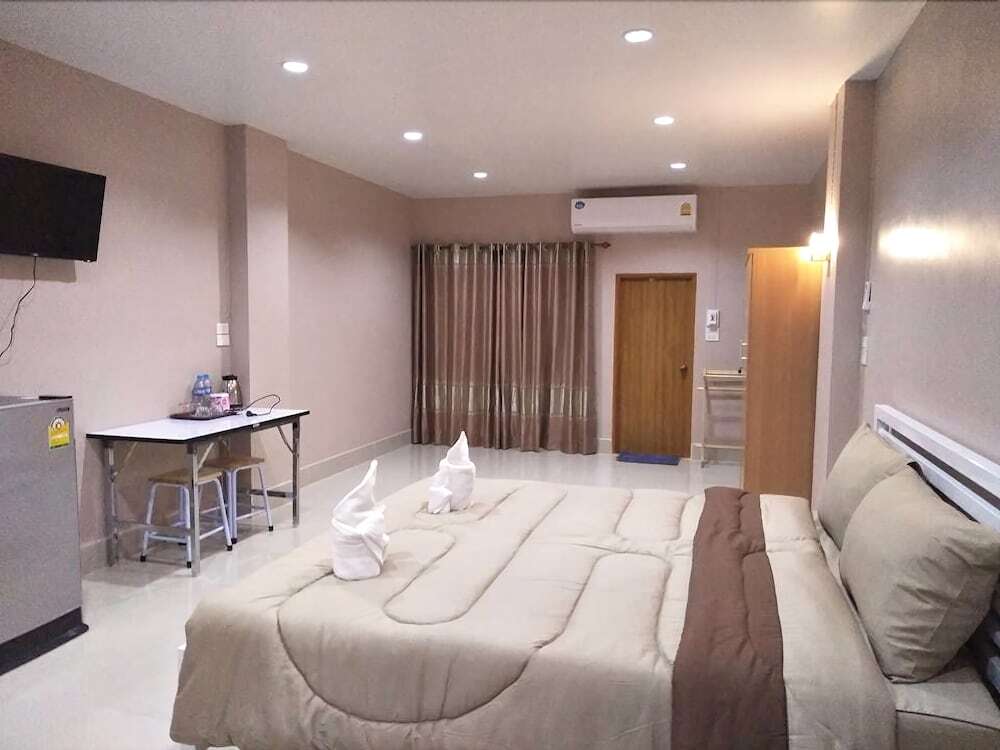 Лопбури: Lor Hon Tai Place