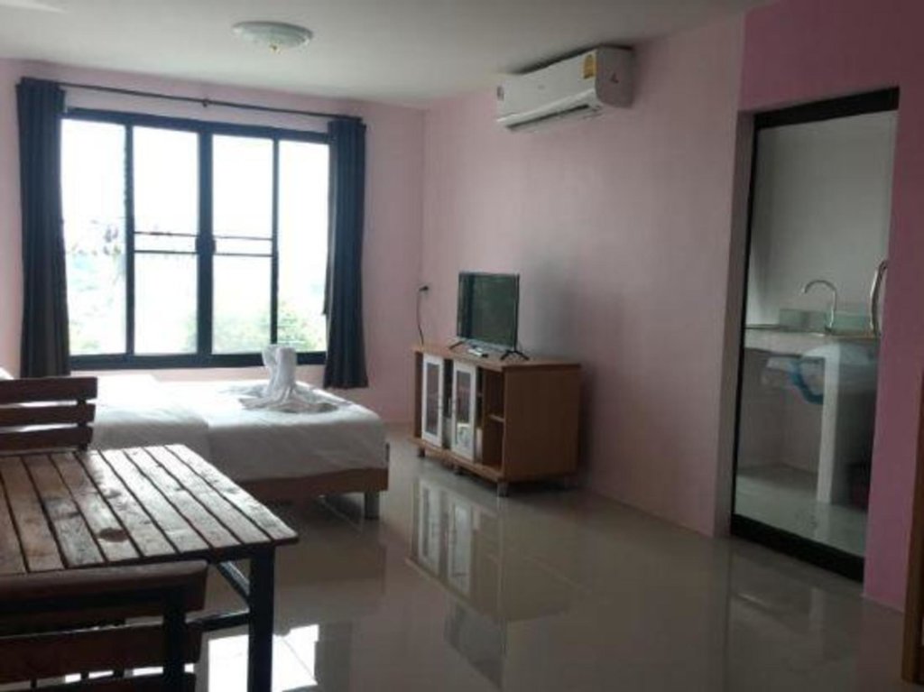 Супханбури: Sutharnlai Apartment