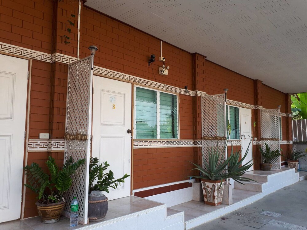 Нанг-Ронг: Chainam Resort