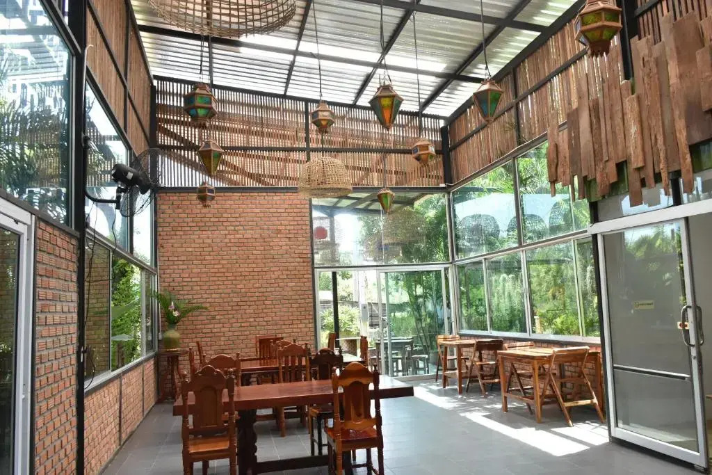 Сакон Накхон: Hug Sakonnakhon