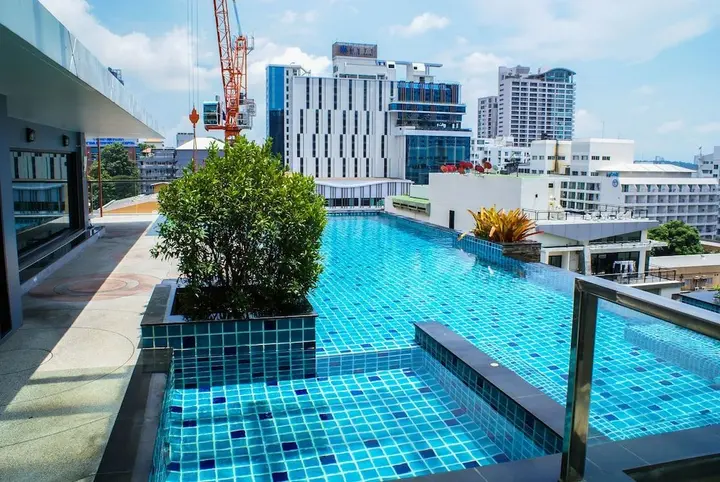 Паттайя: Sixty Six Pattaya Beach Road Apartment