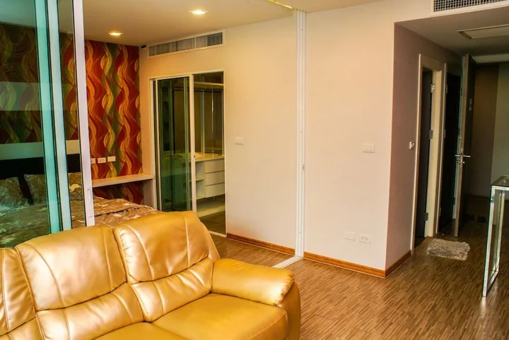 Паттайя: Sixty Six Pattaya Beach Road Apartment