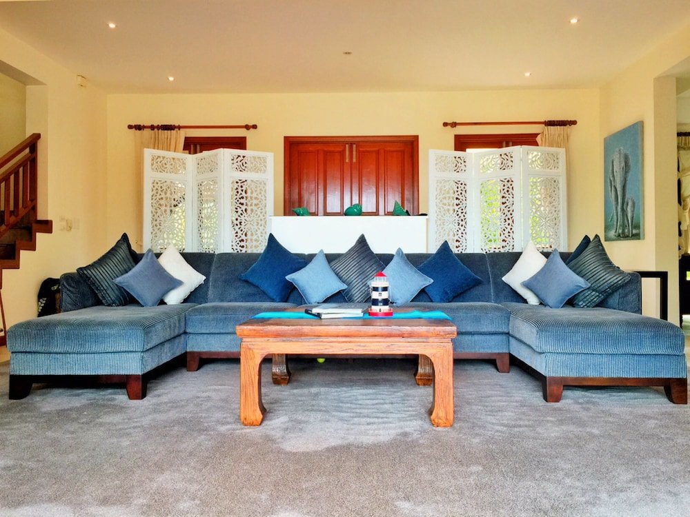 Тхаланг: Baan Suksabai Villa by PIPS
