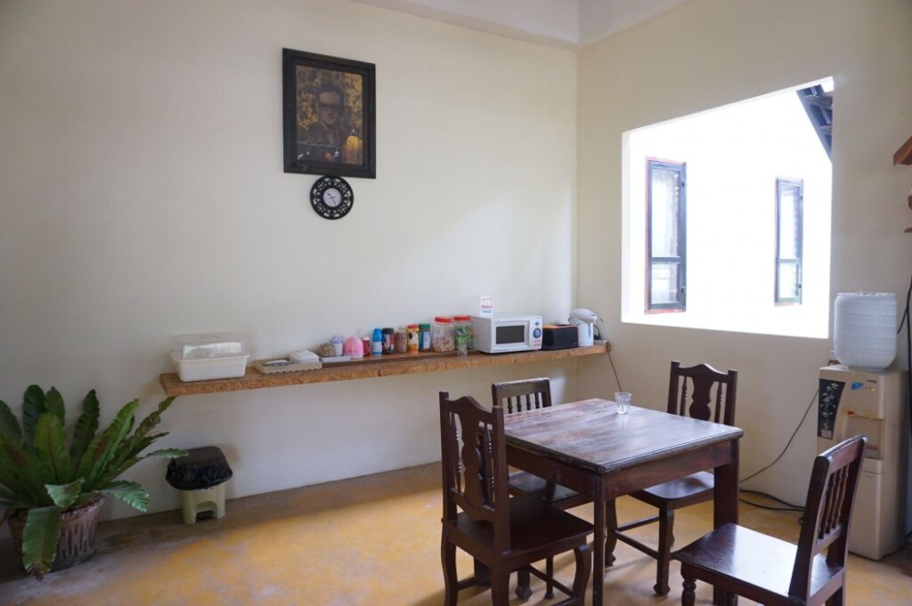 Капоэ: Norn Ranong Hostel