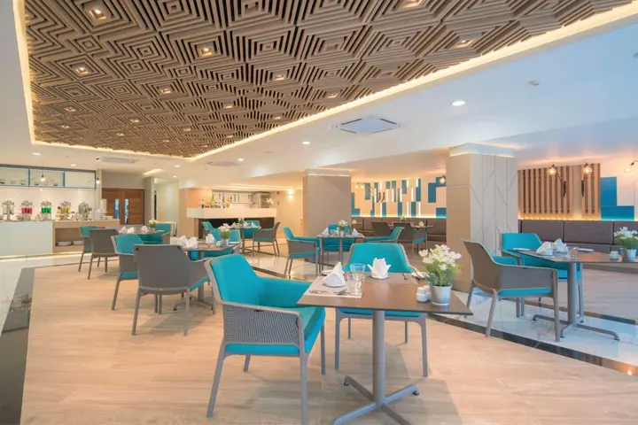 Равай: The Beachfront Hotel Phuket