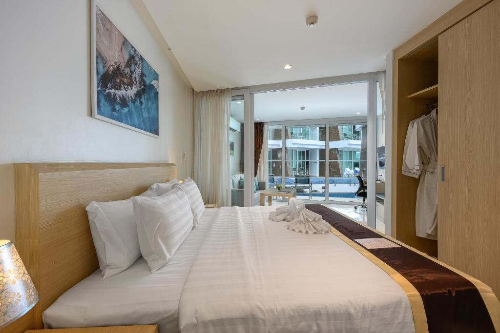 Равай: The Beachfront Hotel Phuket