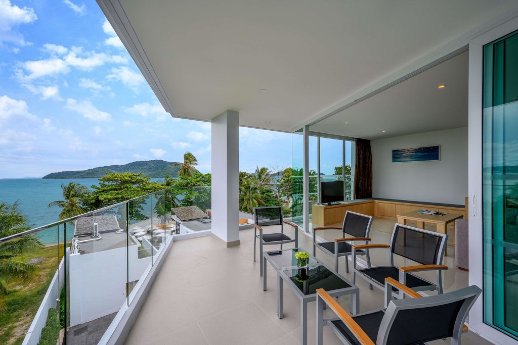 Равай: The Beachfront Hotel Phuket