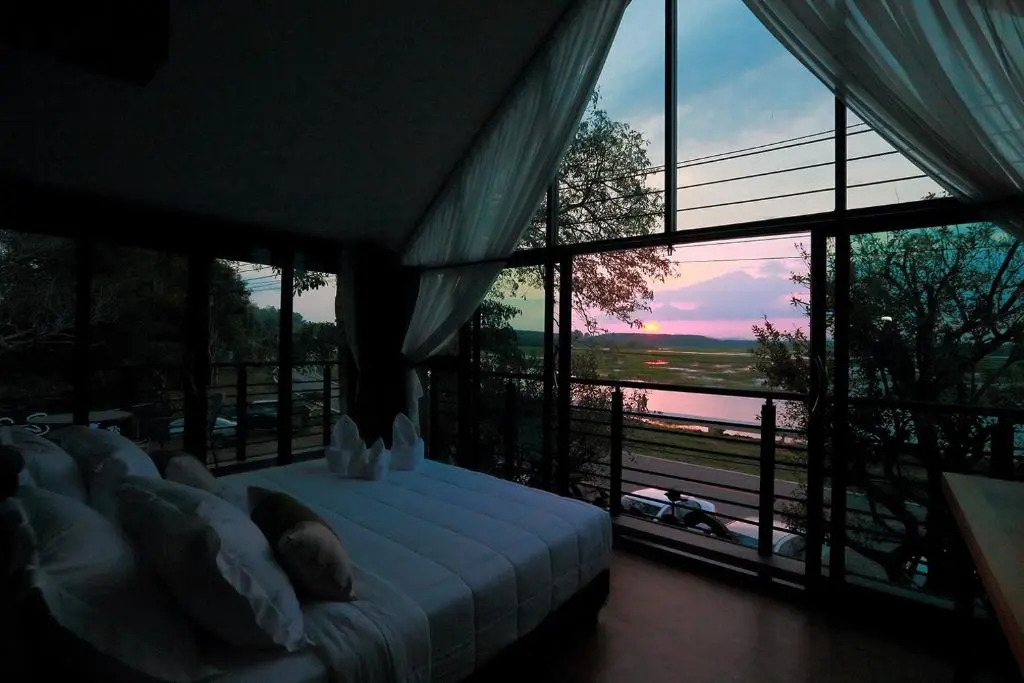 Трат: Canvas Family Home