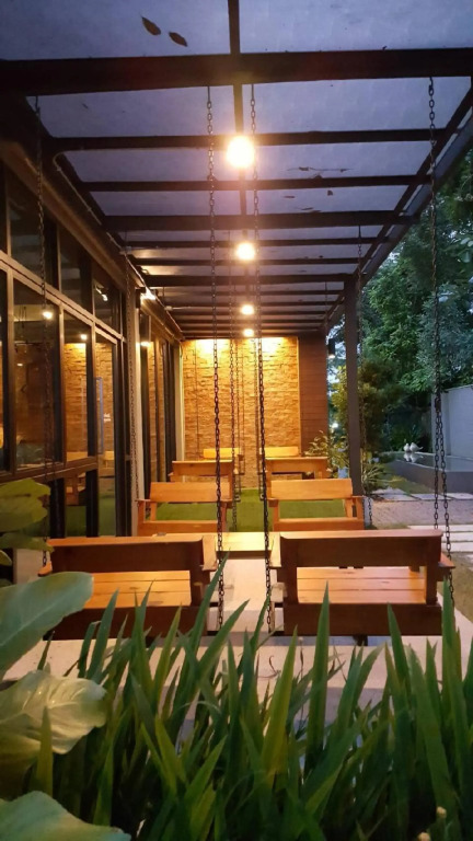 Трат: Canvas Family Home